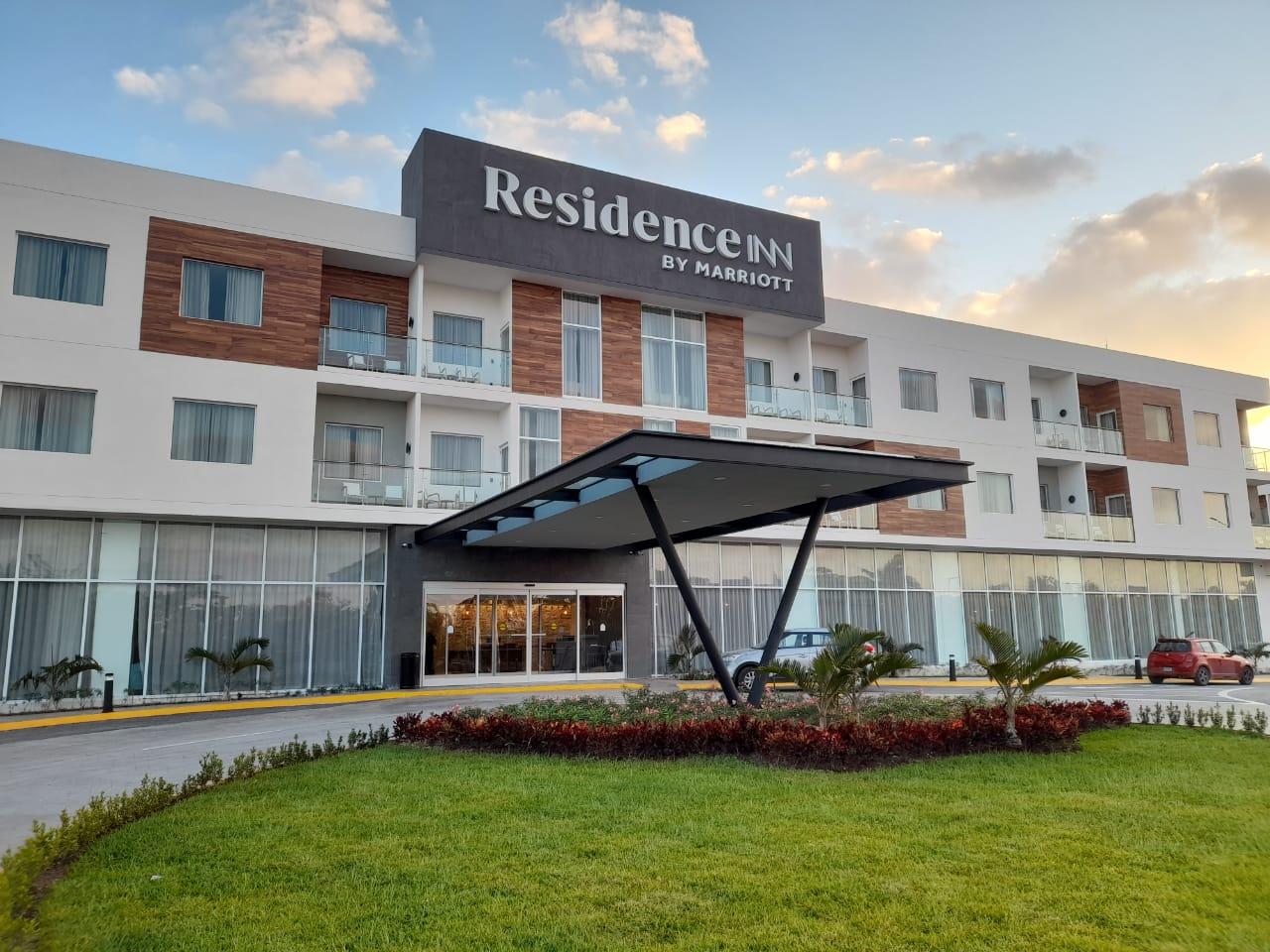 Residence Inn By Marriott Cancun Hotel Zone Exterior photo