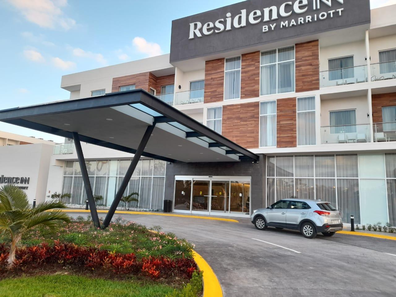 Residence Inn By Marriott Cancun Hotel Zone Exterior photo