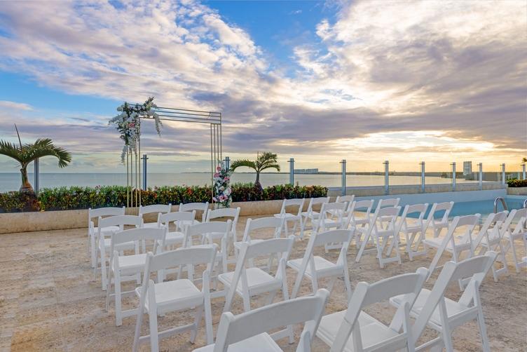 Residence Inn By Marriott Cancun Hotel Zone Exterior photo